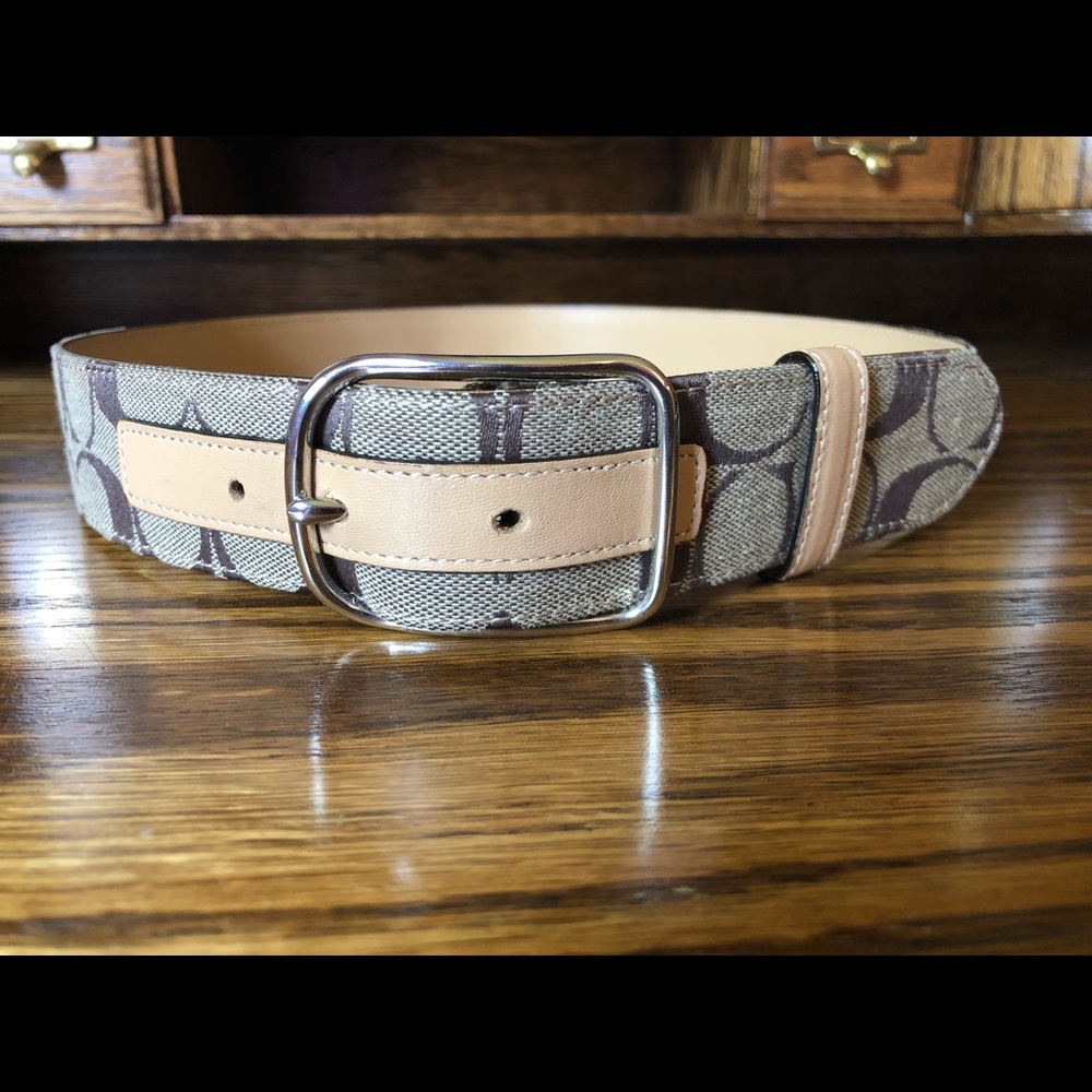 Coach signature woman’s belt